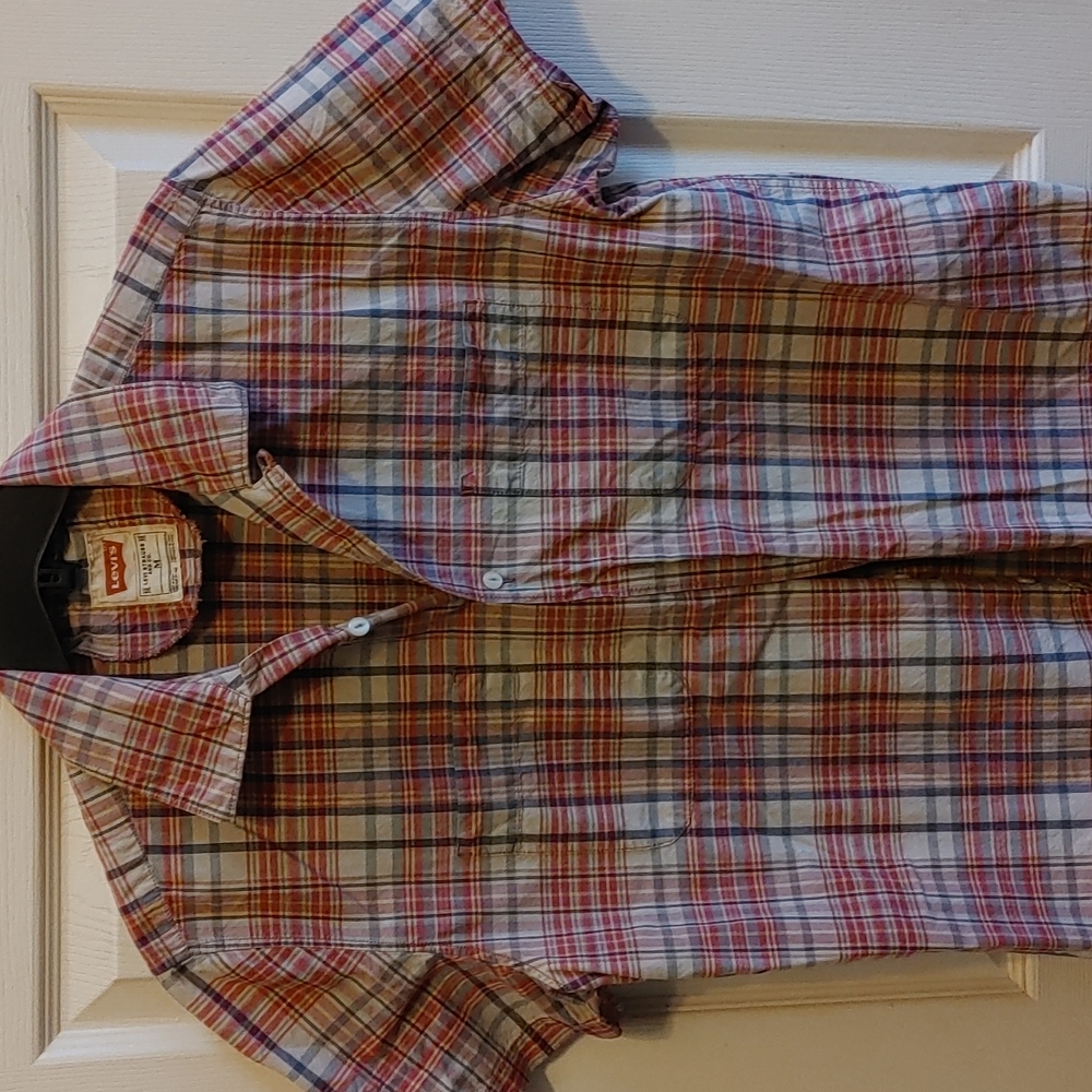 Levi's Men's short sleeved Button down shirt Size Medium